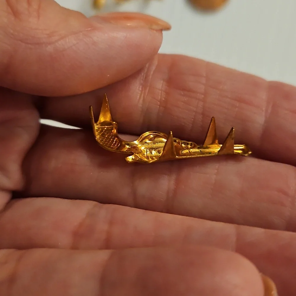 Lots of Western themed crafting brads charms and More silver blue gold - Picture 12 of 14